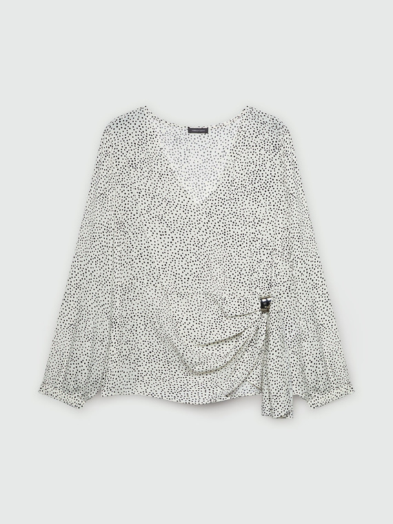 Blusa a pois con pieghe sul fianco