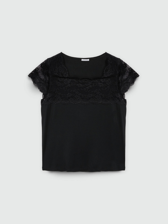 T-shirt with lace