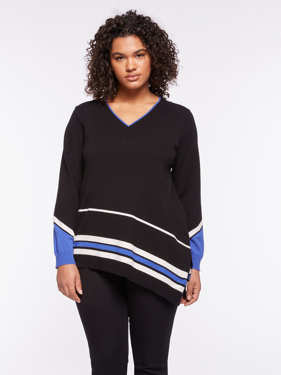 Asymmetrischer Pullover mit Streifen