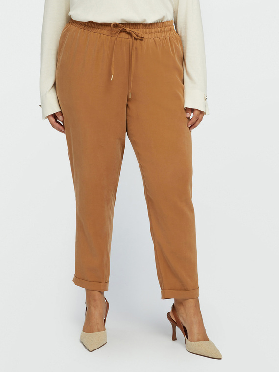 Pantalón jogger con bolsillos americanos