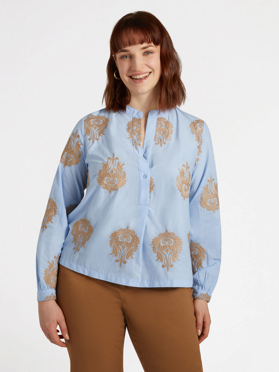 Blusa con ricami etnici