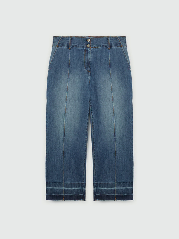 Cropped jeans with slant pockets