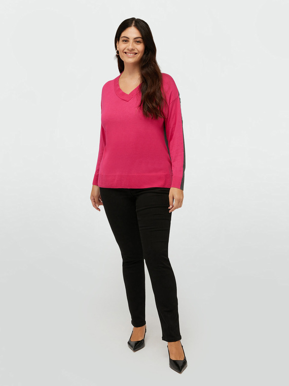 Two-tone V neck sweater