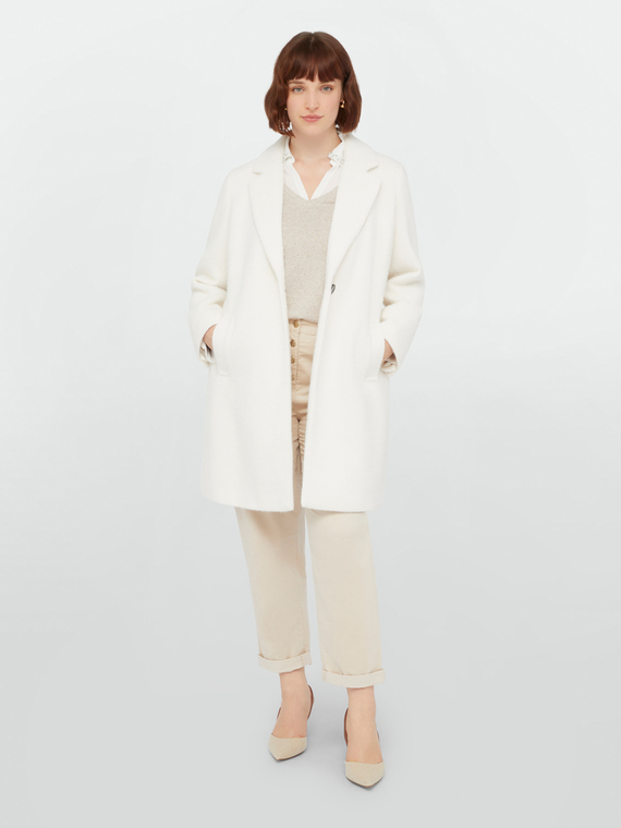 Cappotto morbido bianco con bottone