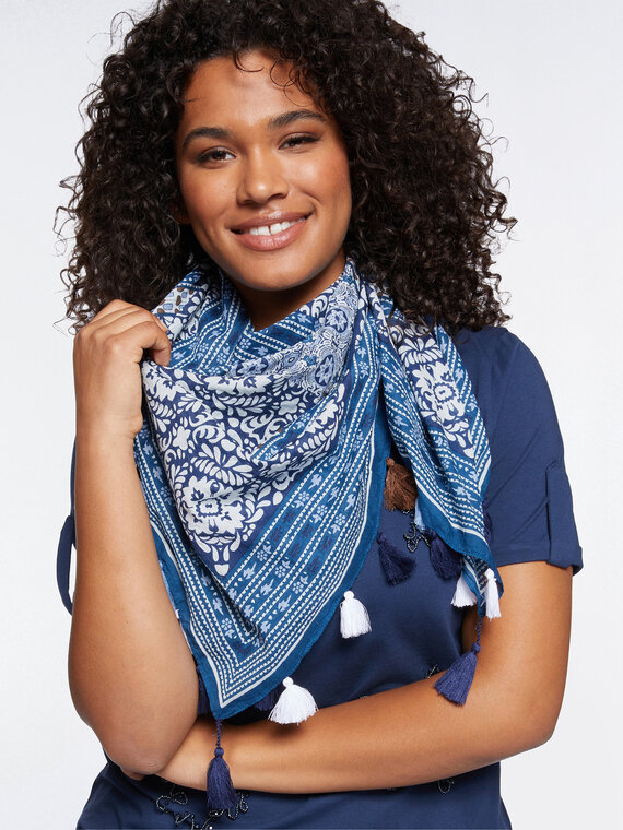 Printed scarf with tassels