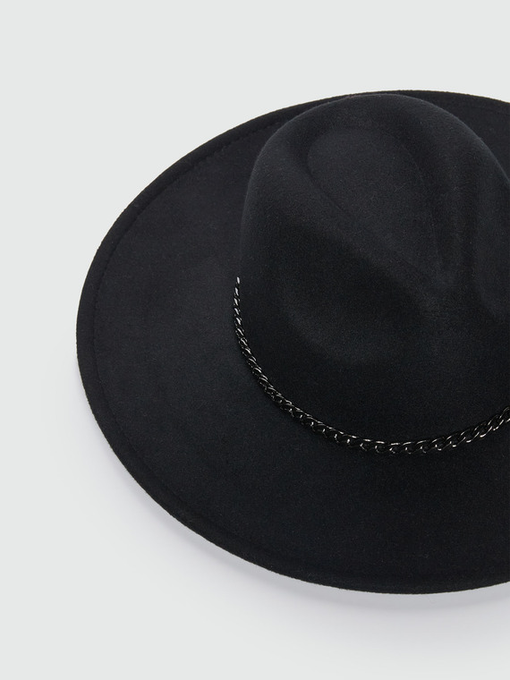 Wide-brimmed hat