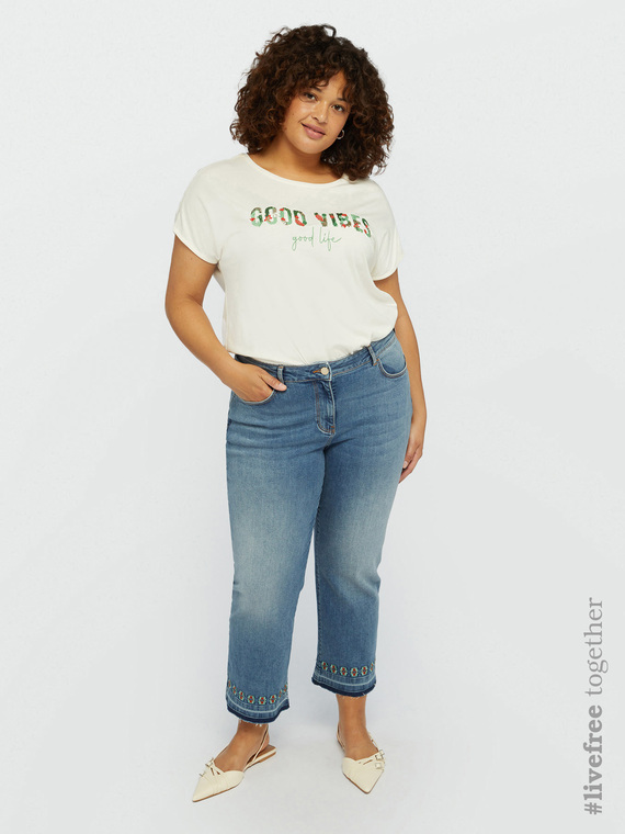 Cropped-Jeans mit ethnischer Stickerei