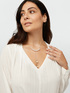 Blusa con collana in perle image number 3