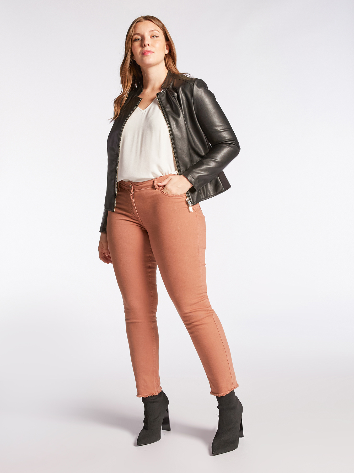 Pantaloni con frange in fondo hotsell