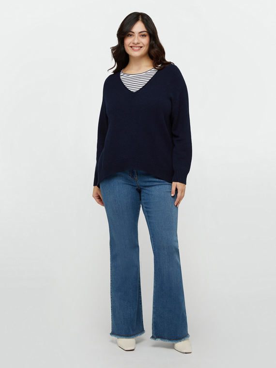 V-neck sweater and asymmetric hem