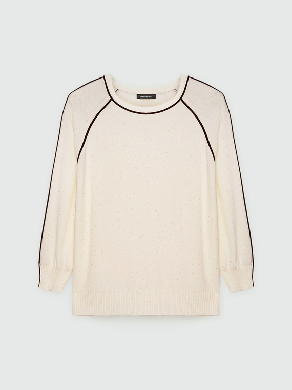 Maglia con bordi neri a contrasto e mini paillettes