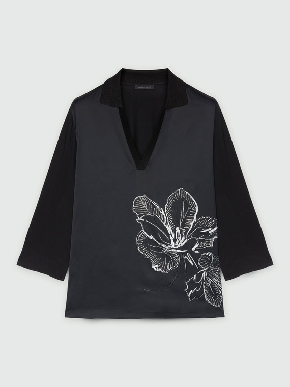 T-shirt con fiore davanti