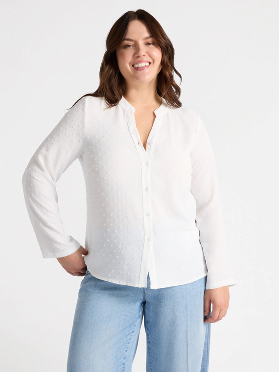 Camicia effetto plumetis con apertura a V