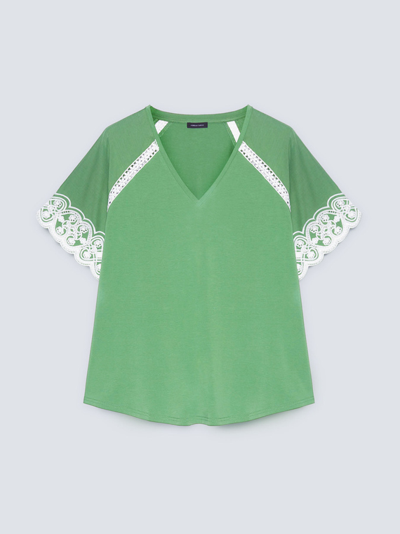 T-shirt with lace trims