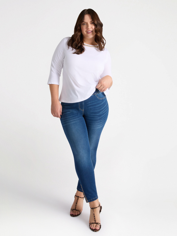 T-shirt con catena sullo scollo