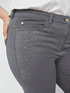 Jeans skinny con piccoli strass image number 3