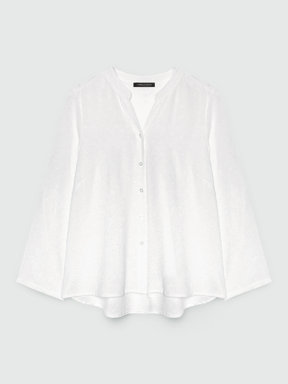 Camicia effetto plumetis con apertura a V
