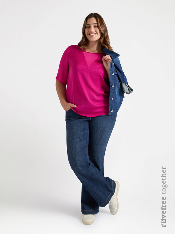 Blusa con inserto a V