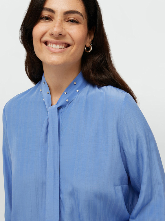 Shirt with embroidery and sash