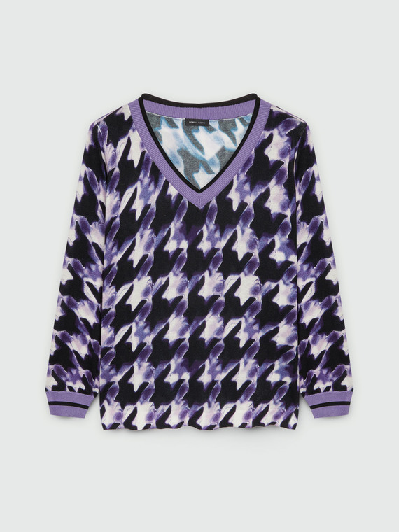 Sweater with houndstooth print