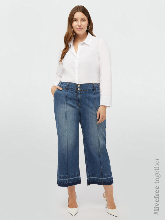 Cropped jeans with slant pockets