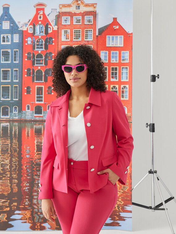 Blazer in tessuto stretch con bottoni gioiello